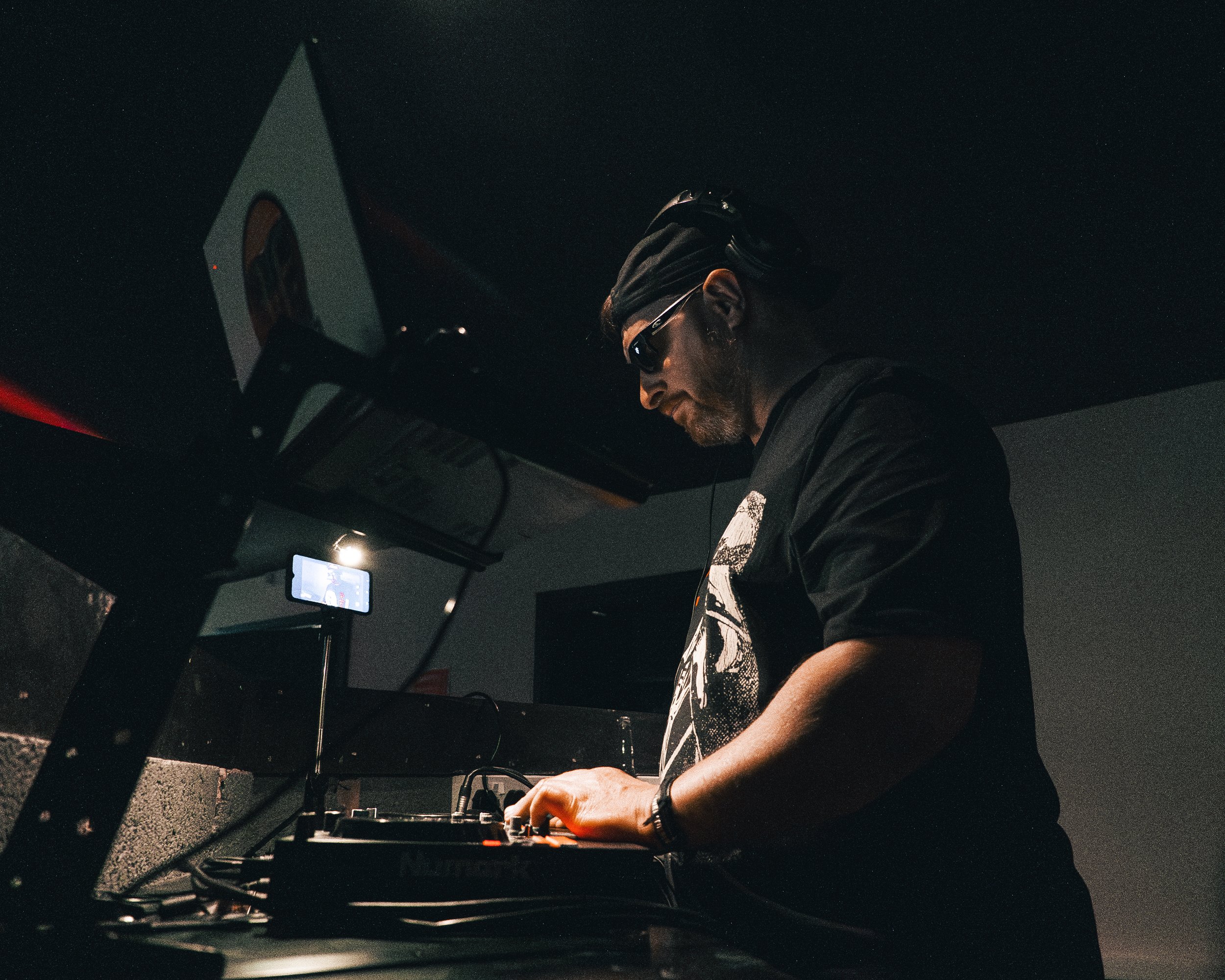 DJ-09.jpg