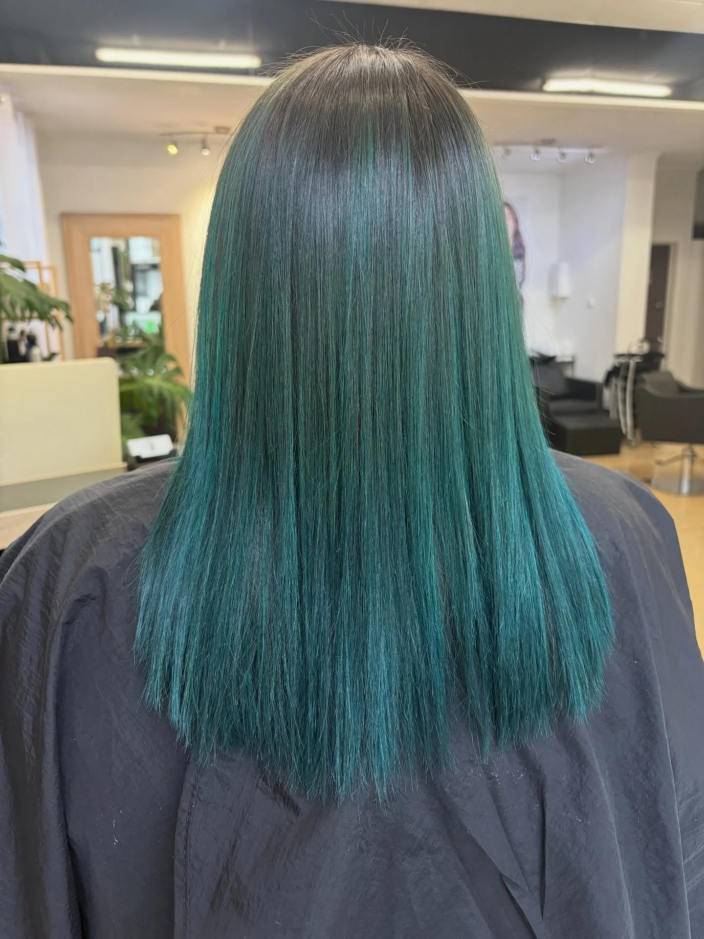 Major mermaid vibes with this turquoise creation 🧜&zwj;♀️

Cut &amp; Colour by Aimee @hairbyaimeeee 

#mermaidhair #turquoise #turquoisehair #vividcolour #colour #haircolour #keune #keunestyling #hairdresser #adelaidehills #adelaidehillshairdresser 