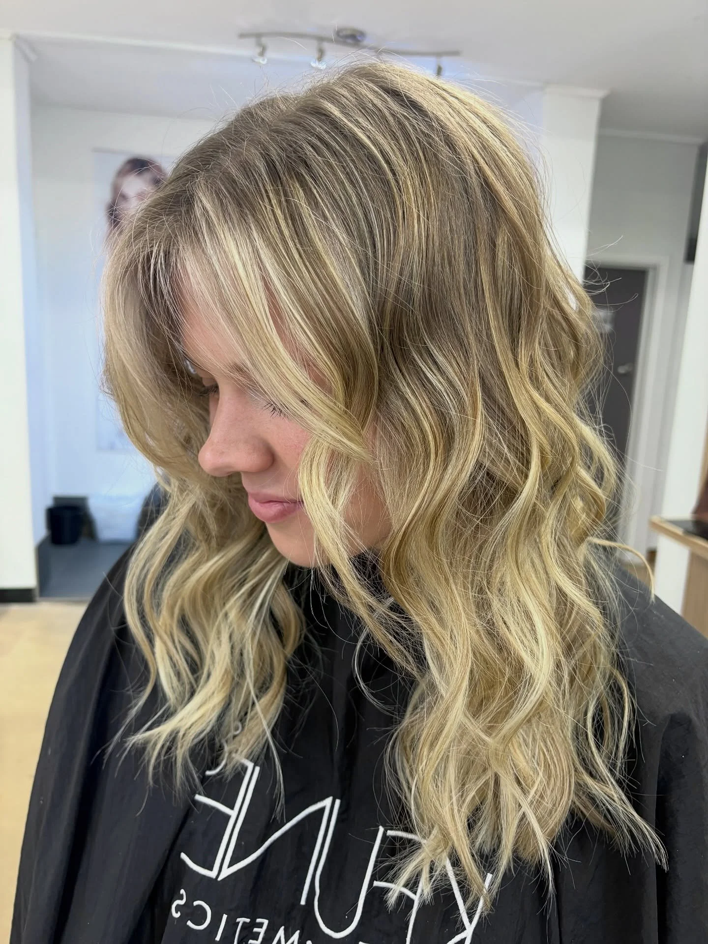 DREAMY 🤤

Soft, lived-in blonde vibes for this stunner &mdash; effortless, low-maintenance, and perfectly blended 🤍

Your hair can look this good too! Call us 📞

Colour by @hairbyaimeeee &amp; @hairby.mareerose 
Style by @hairbyaimeeee 

#livedinb