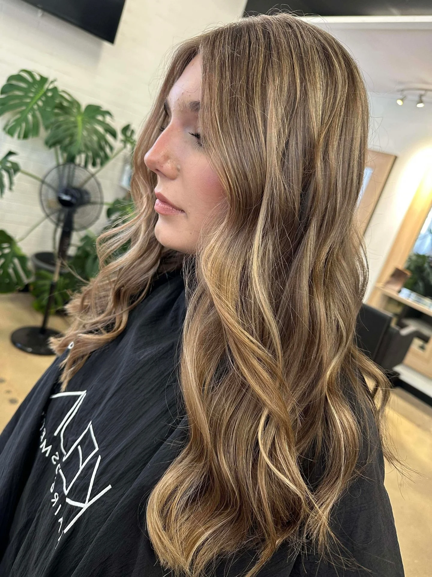 Soft. Subtle. Sun-kissed.
The perfect first colour ✨

Cut, colour &amp; style by @hairby.mareerose