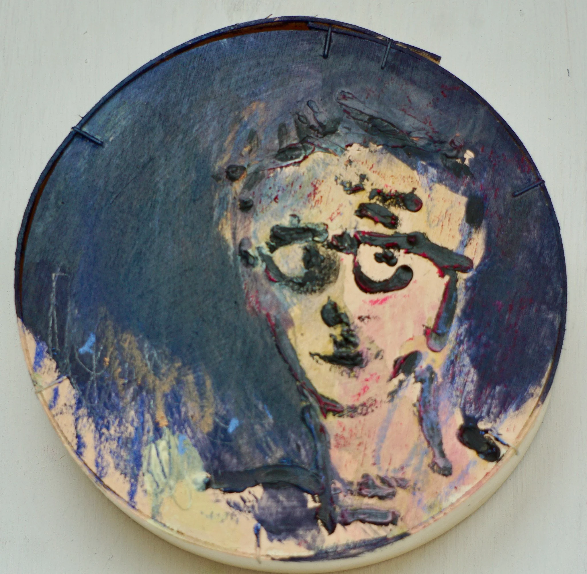 Gemälde auf einer Käseschachtel von Künstlerin Christine Bender