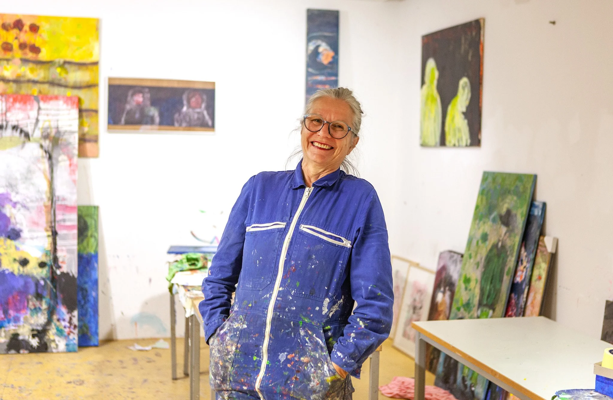 Künstlerin Christine Bender in ihrem Atelier in Stuttgart