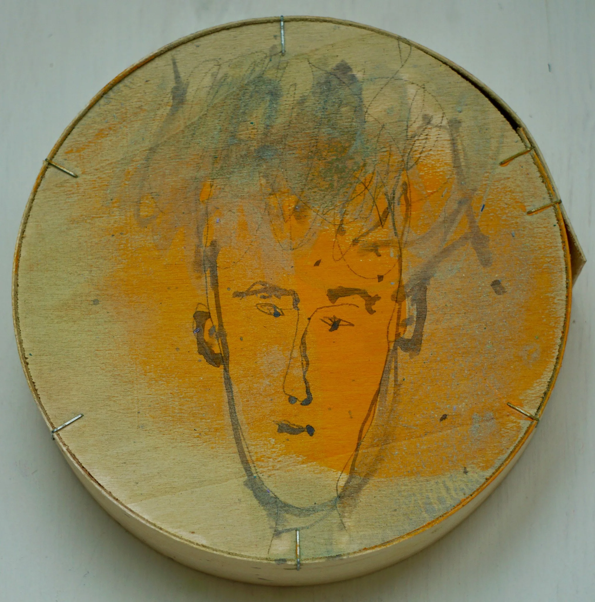 Gemälde auf einer Käseschachtel von Künstlerin Christine Bender