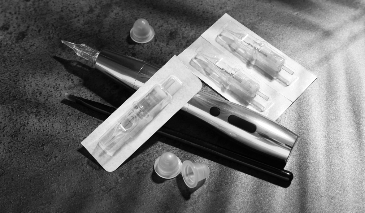 Gel pen with spare ink capsules