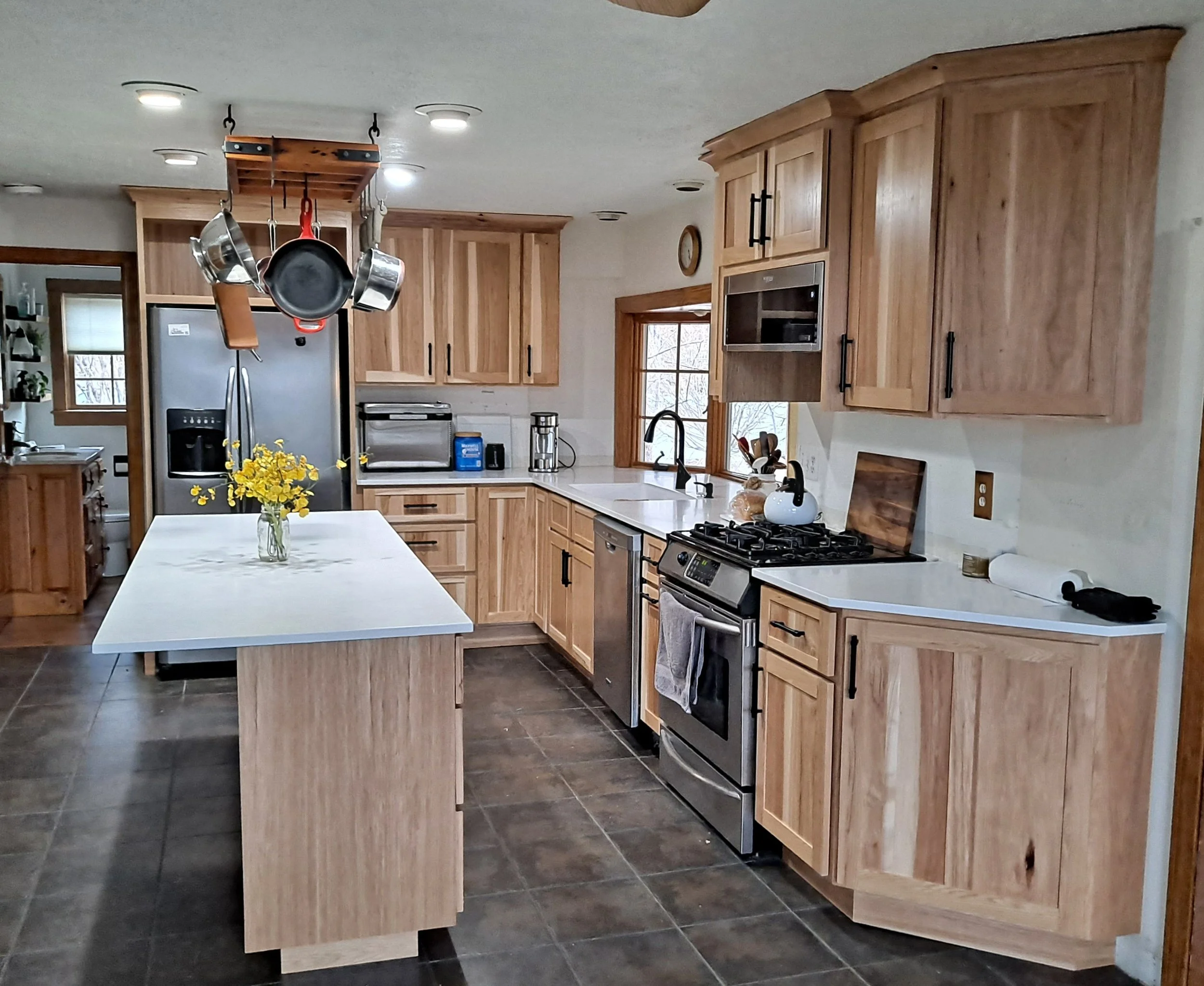 002 kitchen 04cr.jpg