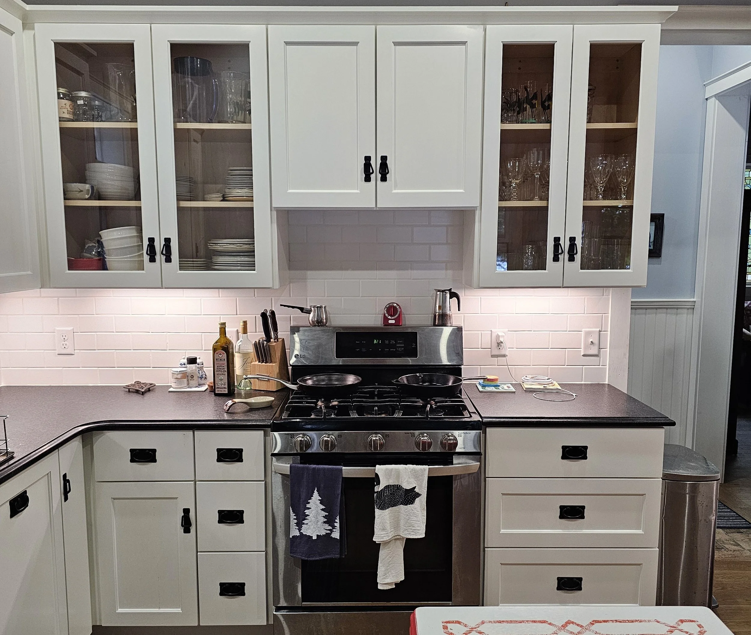 015 res kitchen 06bcr.jpg