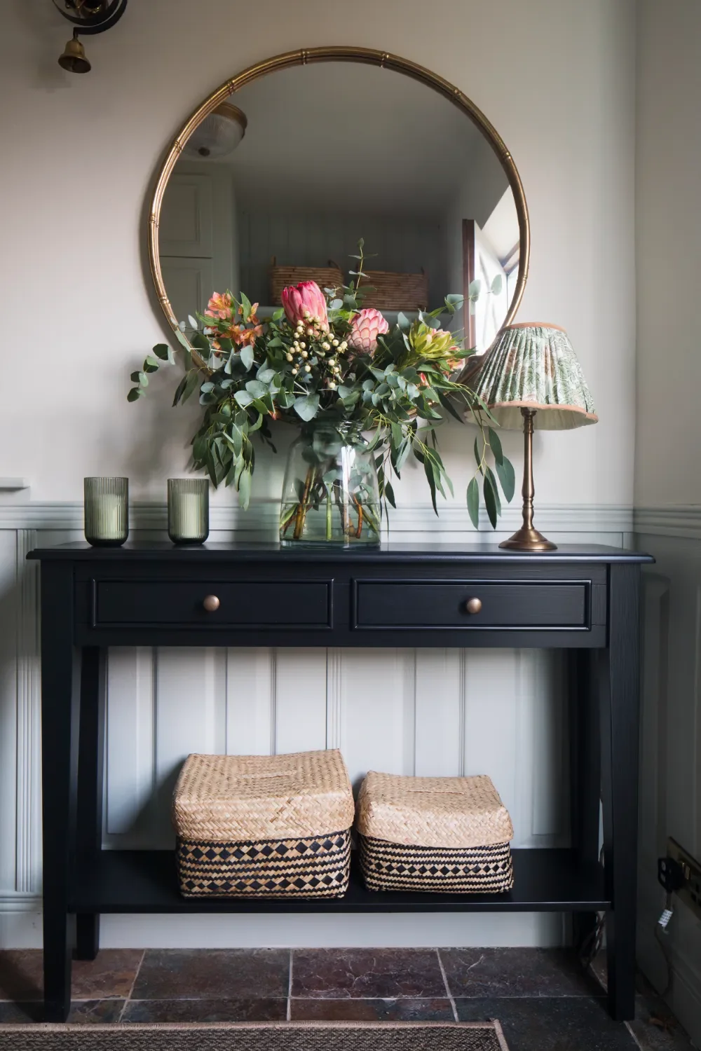 console-table-with-mirror-interior-design-kent-michelle-shakallis.webp