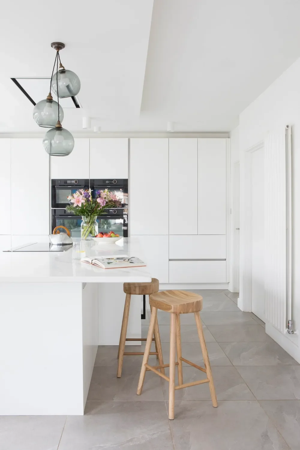 kitchen-island-bar-stools Kent Michelle Shakallis Interiors.webp