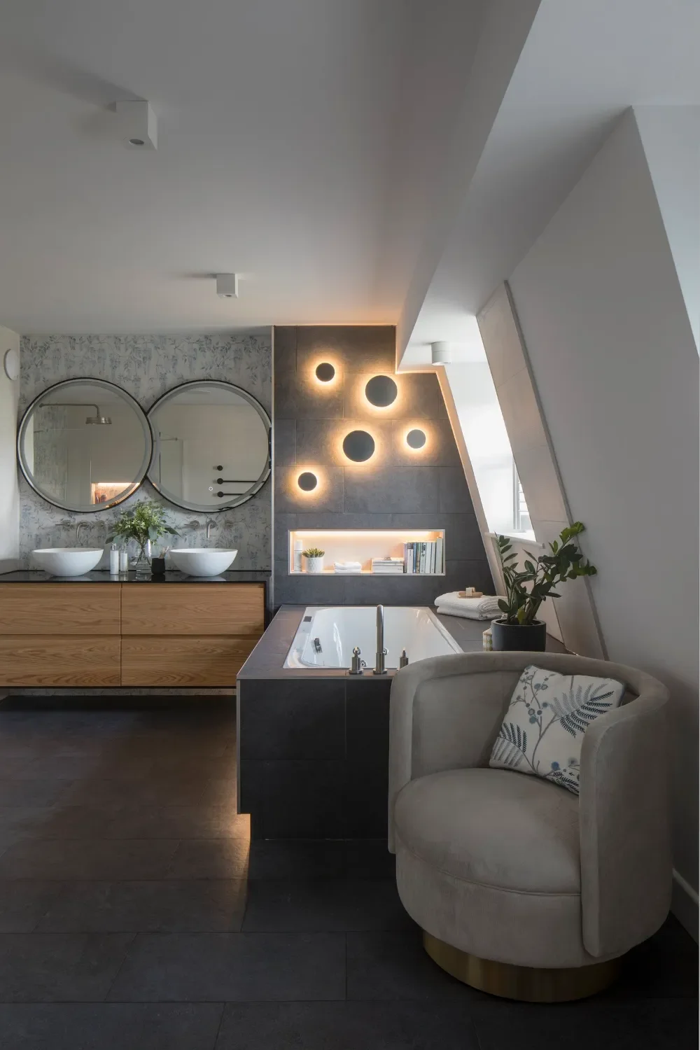 en-suite-jacuzzi-bath-lighting Kent Michelle Shakallis Interiors.webp