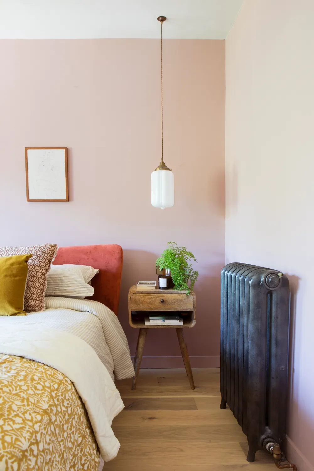 pink-bedroom-with-bedside-table-interior-design-kent-michelle-shakallis.webp