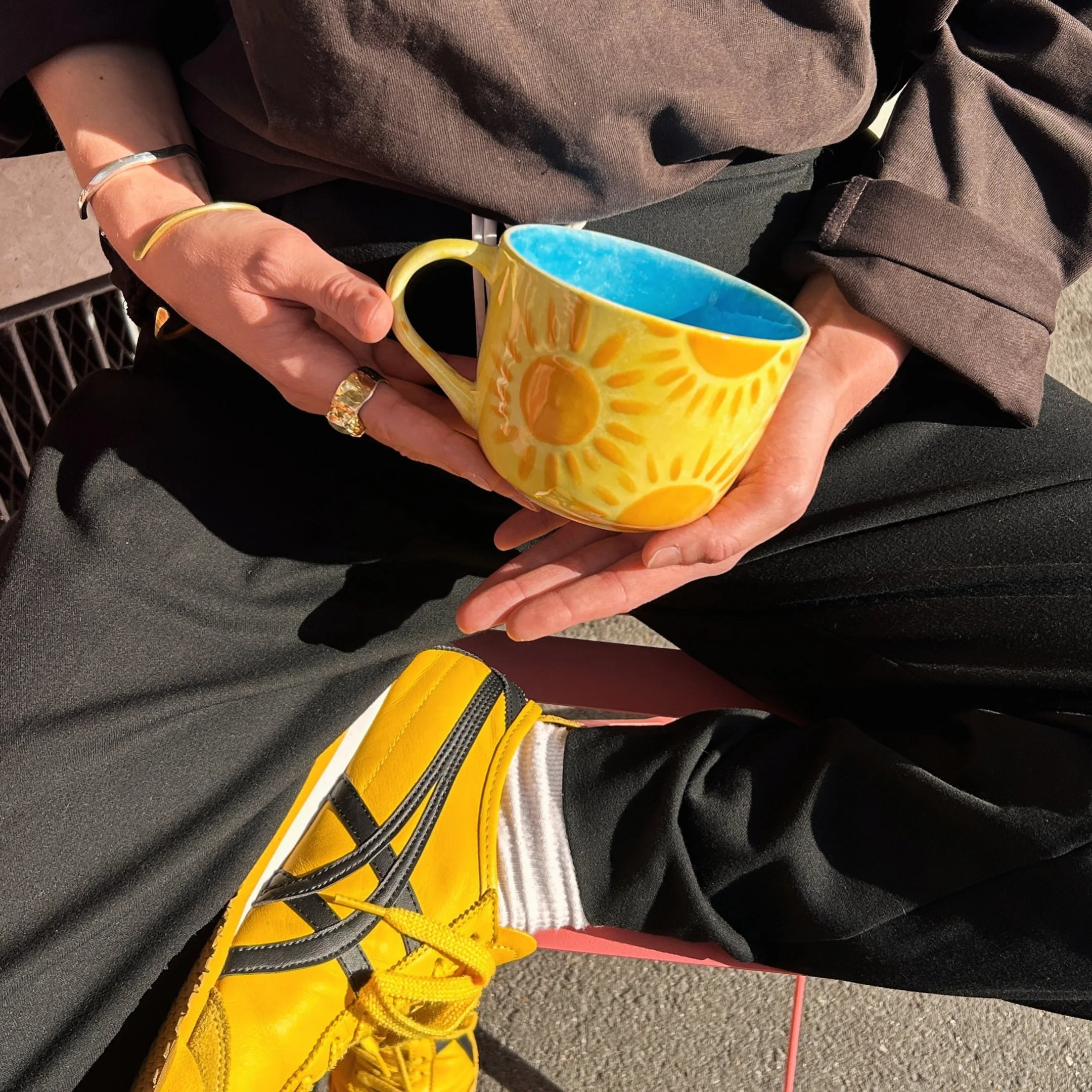 Outfit: check. Tasse: check. Laune: sonnig☀️

#siyaceramics #potterypainting #ceramics #dateidea