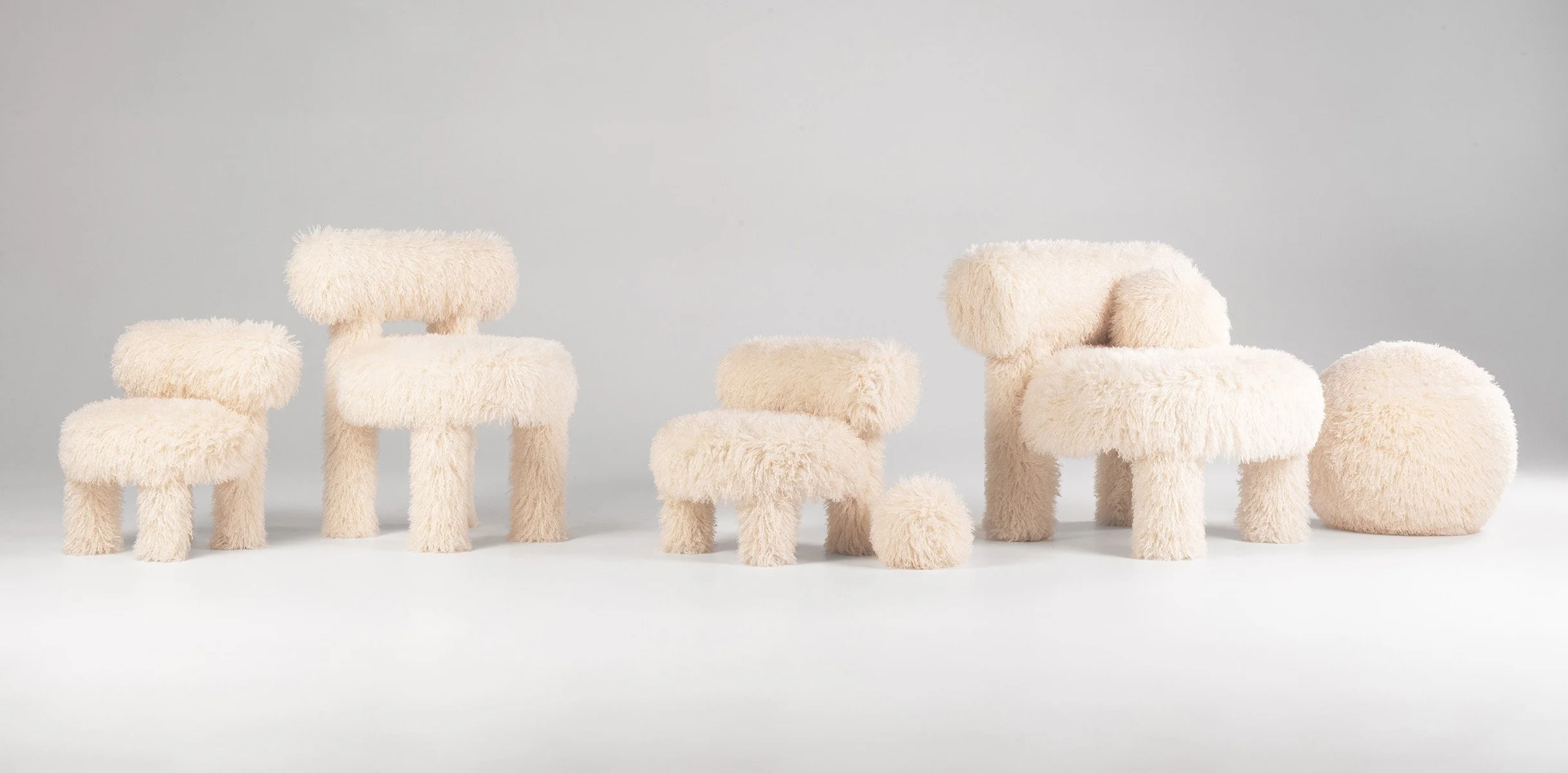 Fluffy-Chair-Gropius-CS1_in-Azur-Cotonneux-Faux-Fur-(8) sm.jpg