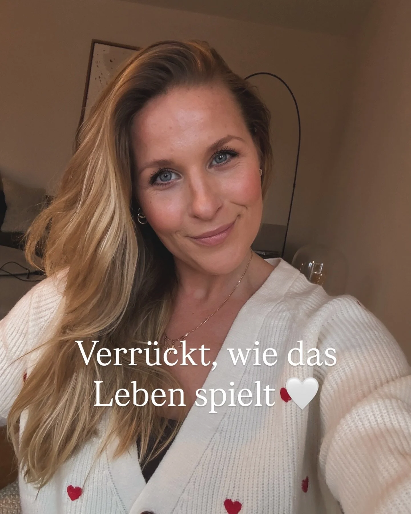 Heute mal kein Amazon Finds Post, sondern ein bisschen echtes Leben. 🤍

Vor drei Jahren waren wir noch zu zweit.
Heute sind wir zu viert, schlafen weniger, haben mehr Chaos und mein wundervoller Mann macht meine Ideen immer noch mit. 😄🫶🏼🙏🏼

Ein