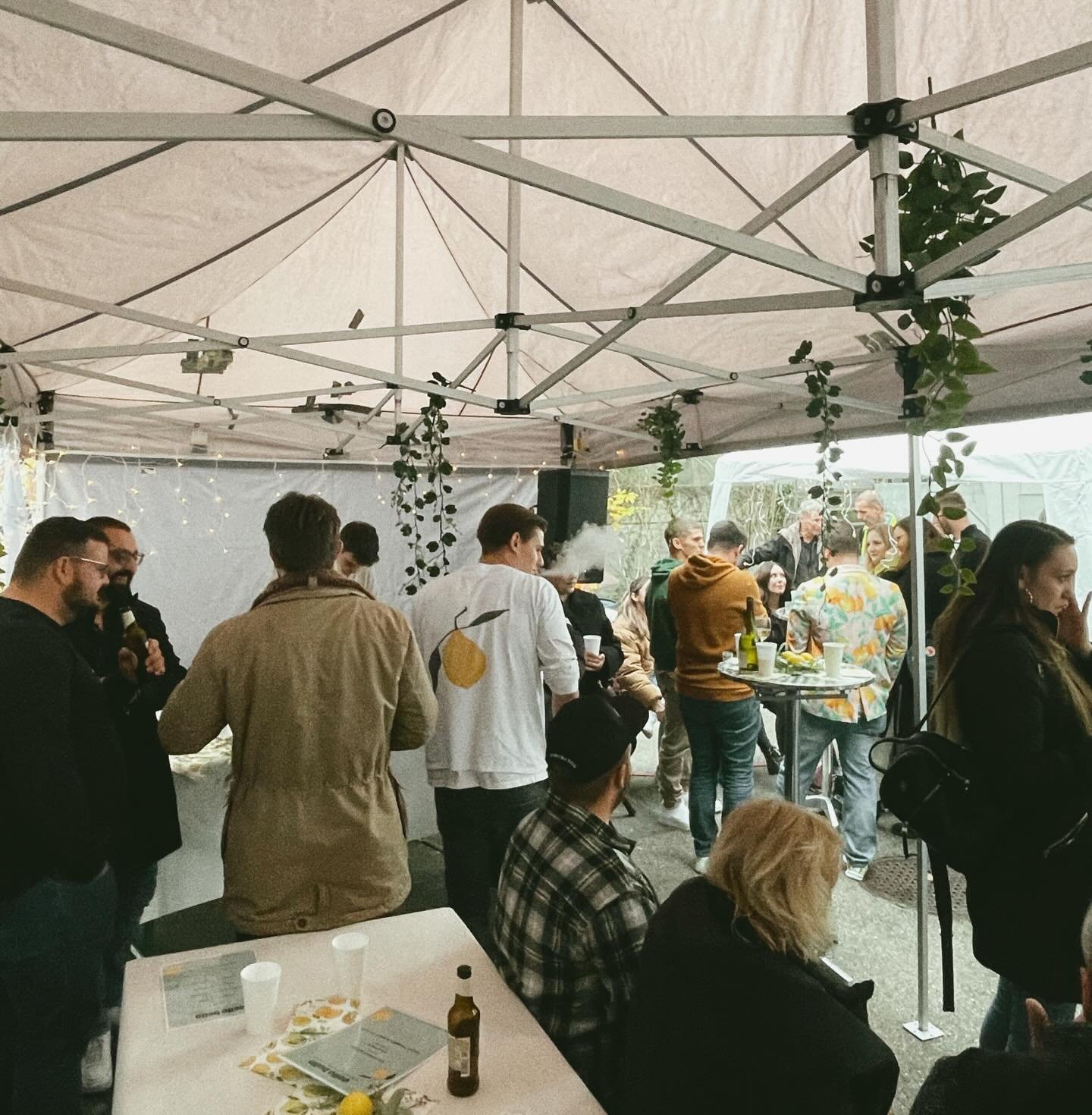 Hinterhof - Beats - Gl&uuml;hcello ✨

GRAZIE f&uuml;rs kommen 💛

Hinterhoff&auml;scht 1.0 🚀

#community #limoncello #event #friends #party