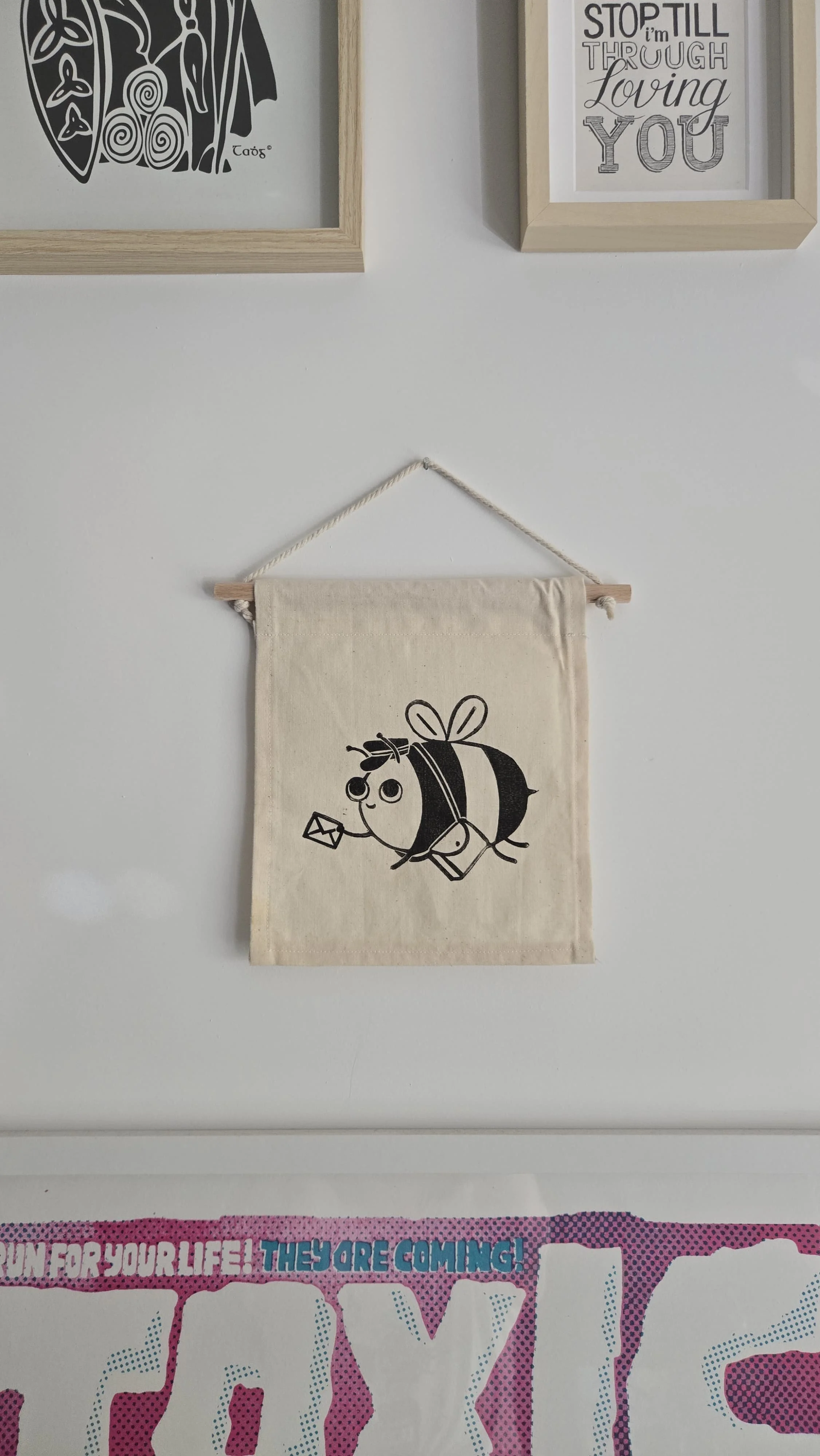 Wall Banner Bee