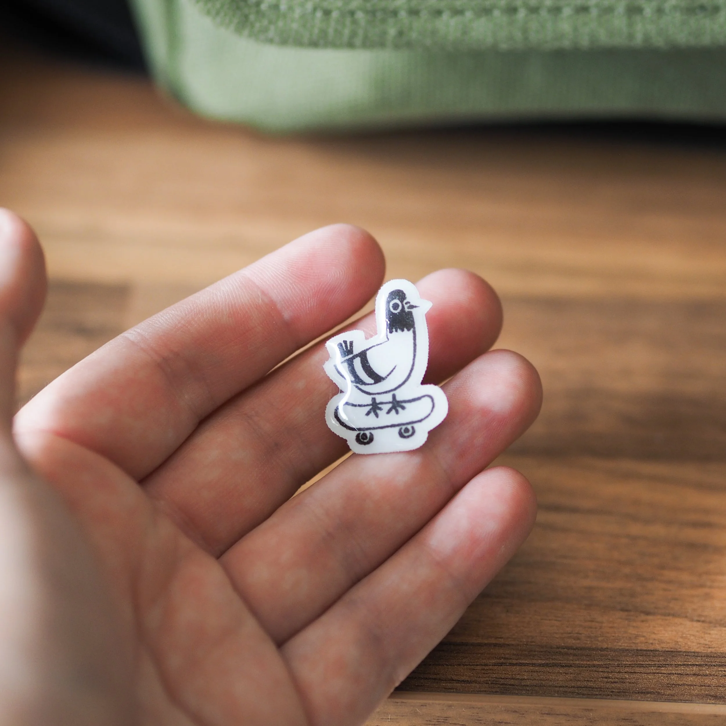 skate-pigeon-pin_front.jpg