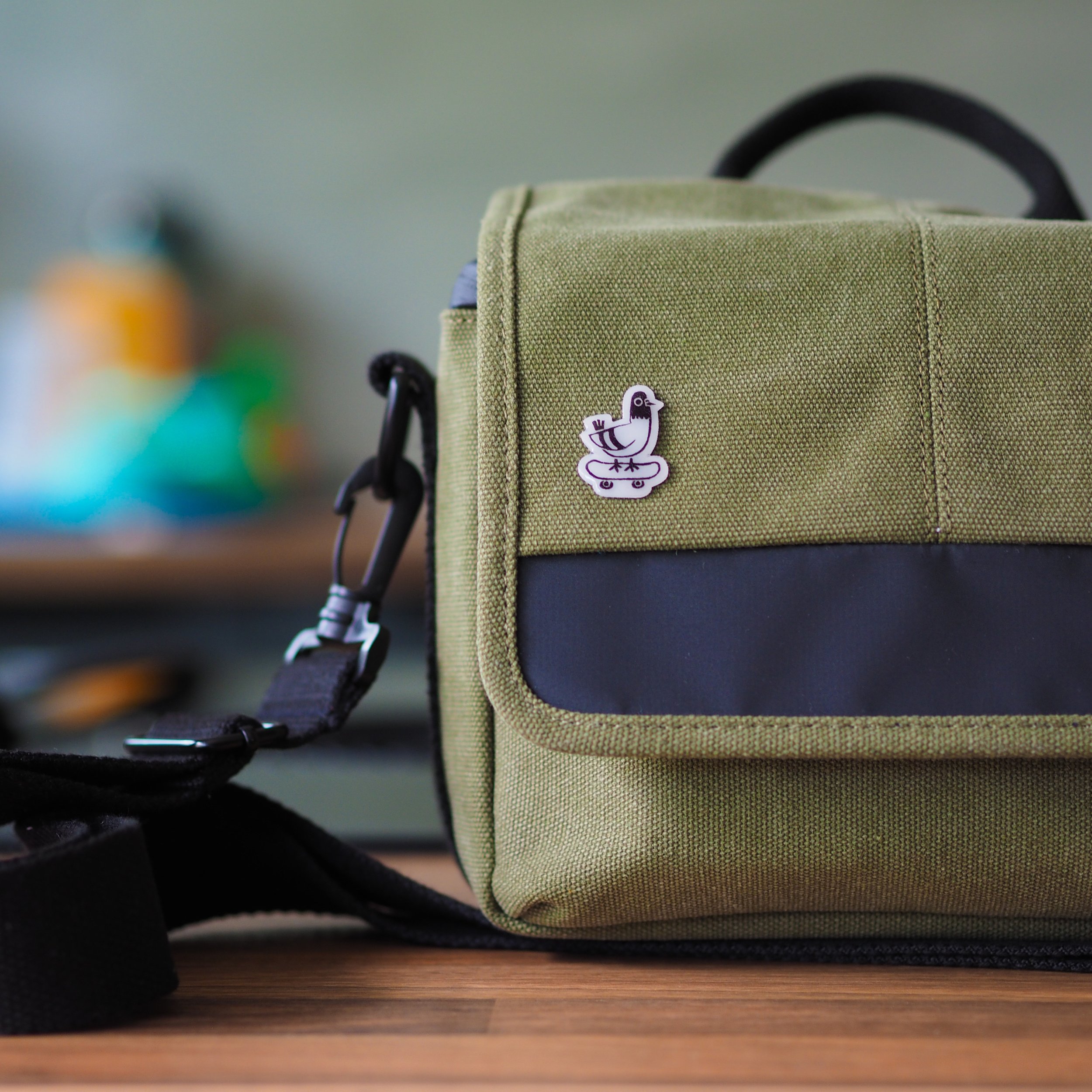skate-pigeon-pin_bag.jpg