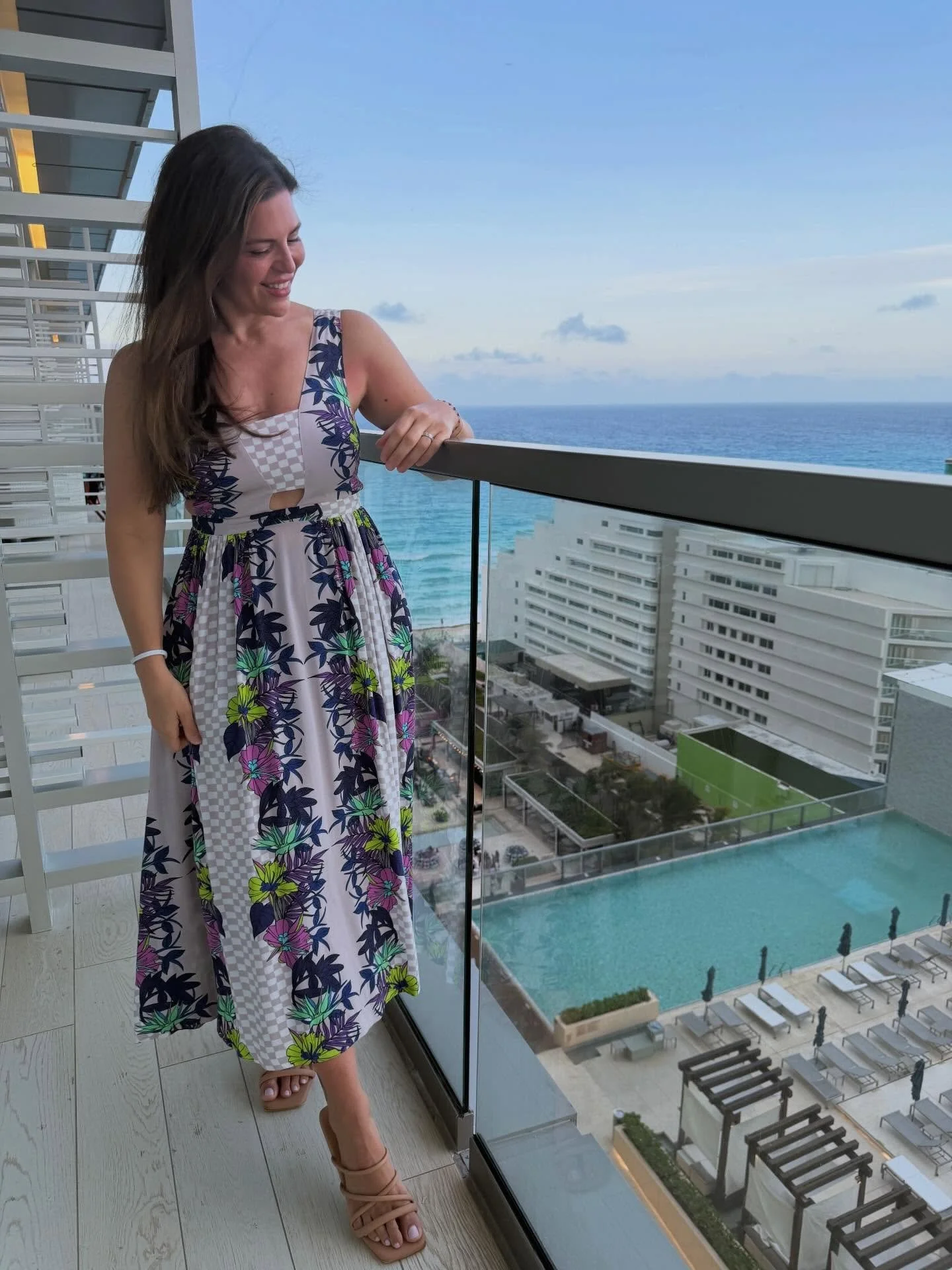 Spring, we&rsquo;ve all been waiting for you ☀️
Longer days, iced coffees, easy layers that move with you, and those fresh pops of color that just feel like a new season! This is the time to lighten up your wardrobe - if you&rsquo;re ready to refresh