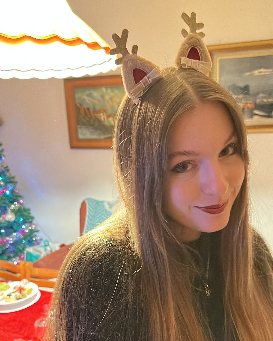 A very late December photo dump 📸 ✨

Because between the long journey with the cat, Stranger Things evenings, face masks to feel pretty, and pizza, perhaps December was great &hearts;️

And it's also my lover's b-day and Christmas... December couldn