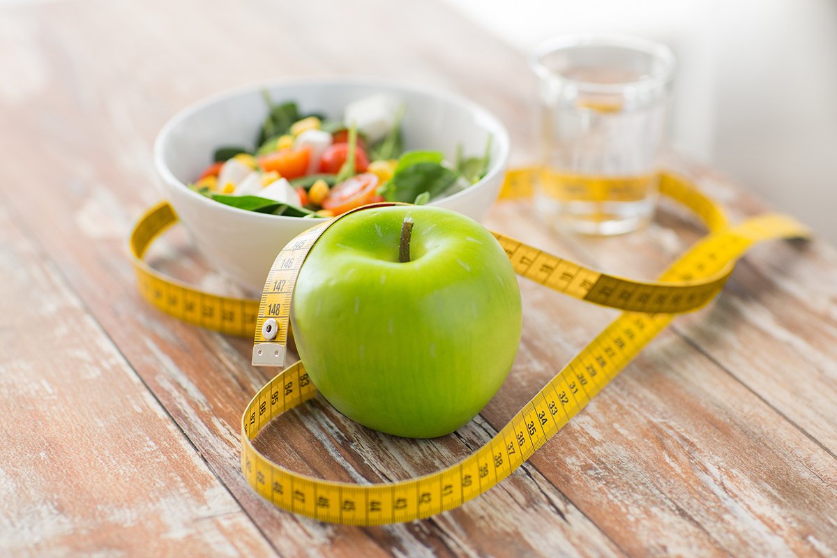 apple and salad weight loss image