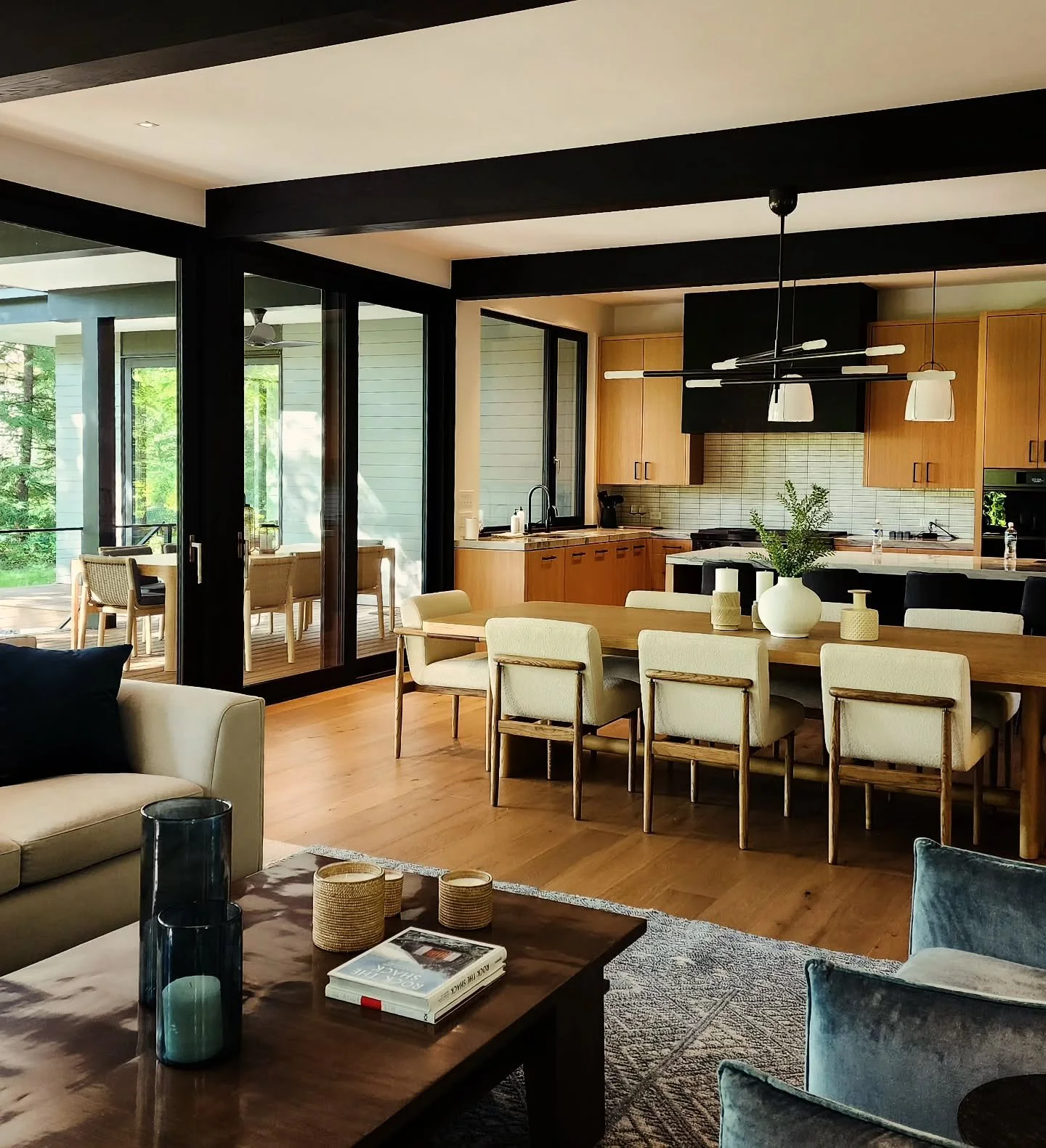 The Beaver Lake House
with
Builder @aldopartners 
Interior design @amycarmandesign 
photos @justin.racy with @samsung S24 ultra

#modernlakehome #modernhome #moderninterior #modernarchitect #moderninteriordesign #interiordesign #wisconsindesigner #wi