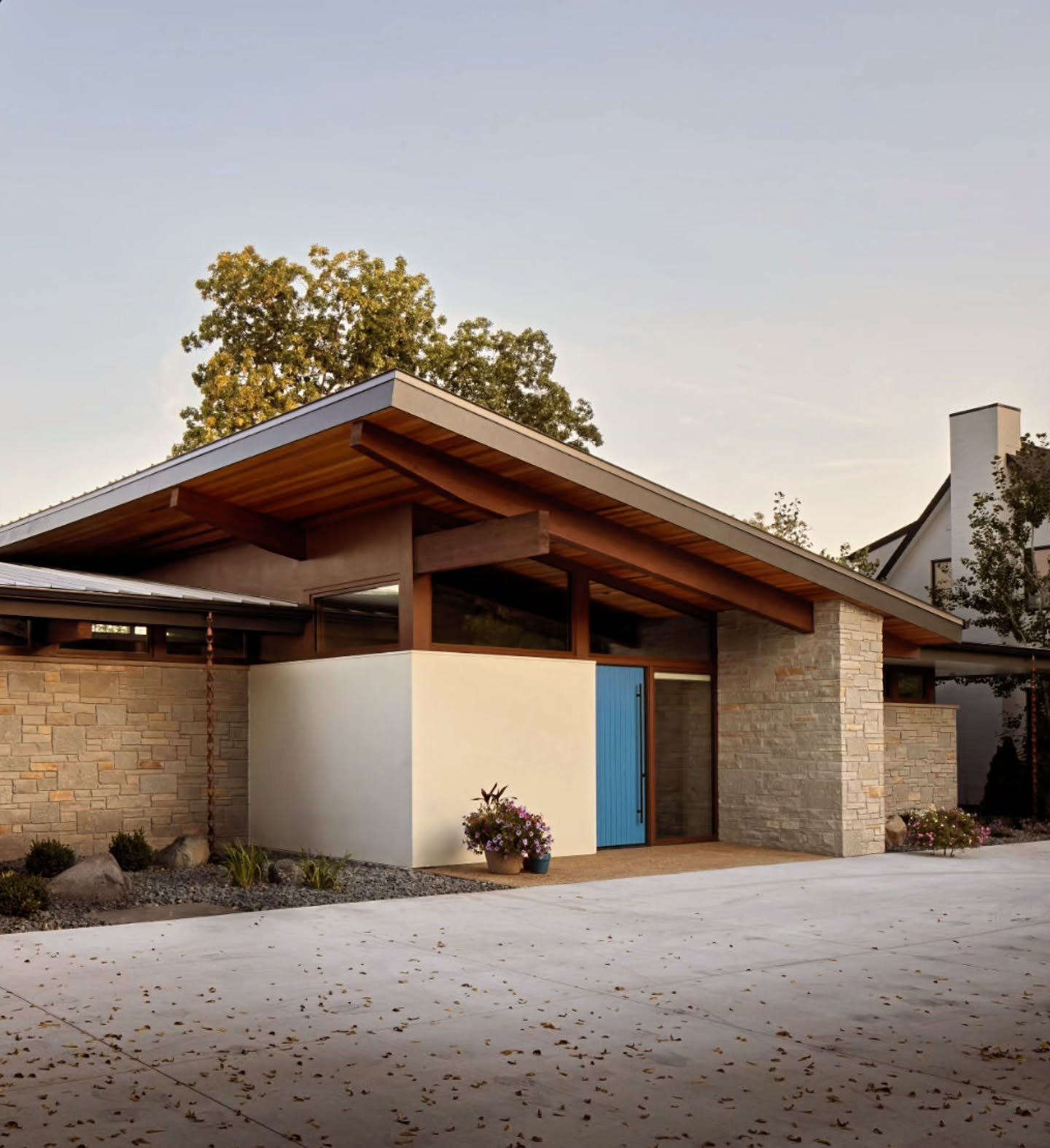 We have finished construction on the Lake Monona custom home!  We were pinching ourselves in disbelief when we got the chance to design a new home on this lake with incredible views across the water of downtown Madison and the Capitol building. 

Thi