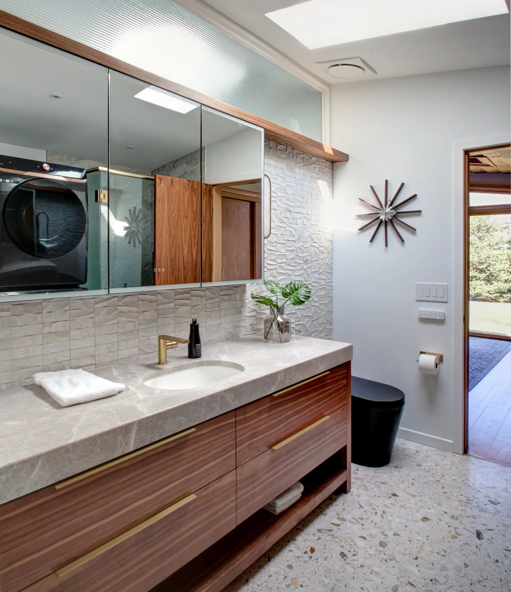 tannenbaum-midcentury-bath1.jpg