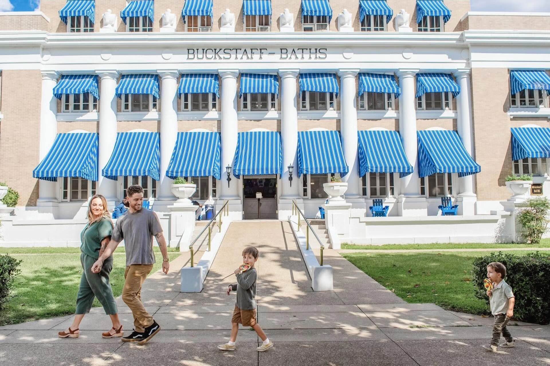 STEAMING BATHS, SERENE LAKES AND SOUTHERN CHARM: The Ultimate Guide to Hot Springs, Arkansas