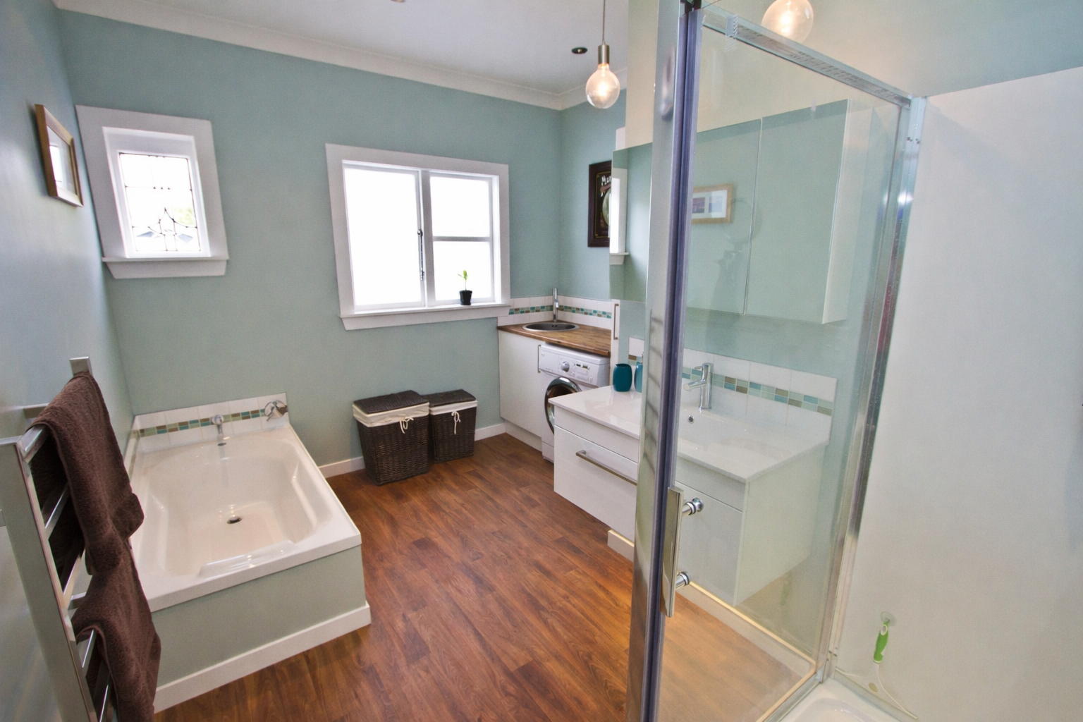 CurriesRd Bathroom.png