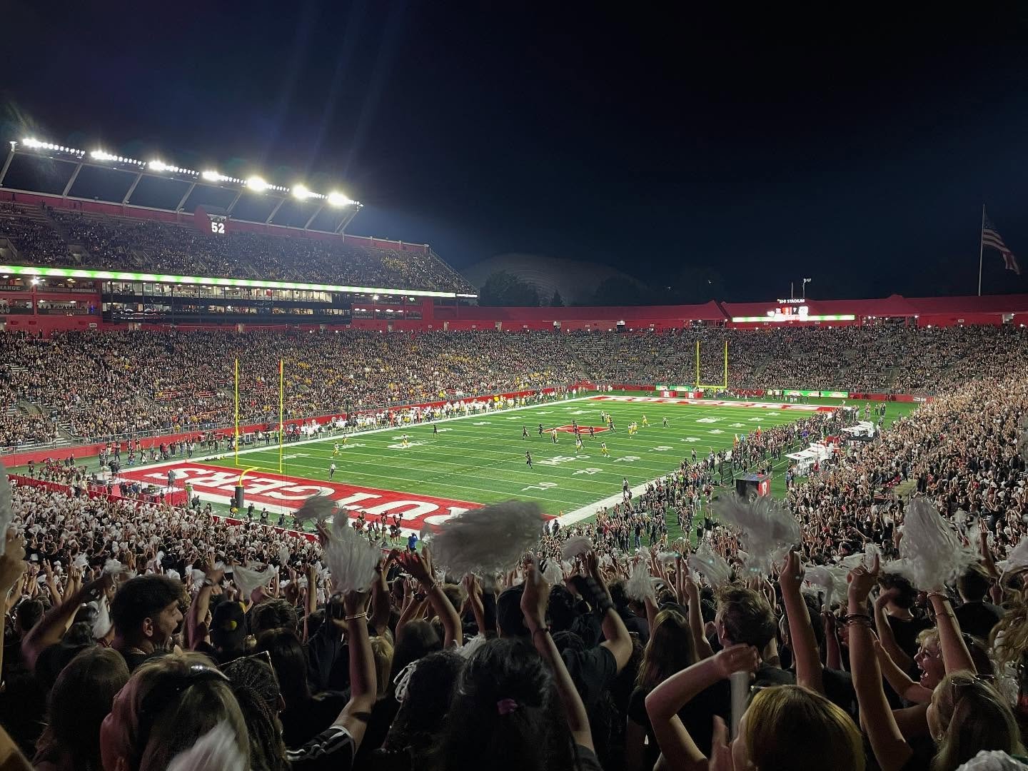 Scarlet Knights, I am loving the energy tonight!!!

#scarletknights #rutgers #rutgersuniversity #rutgersathletics #beatiowa #blackoutgame