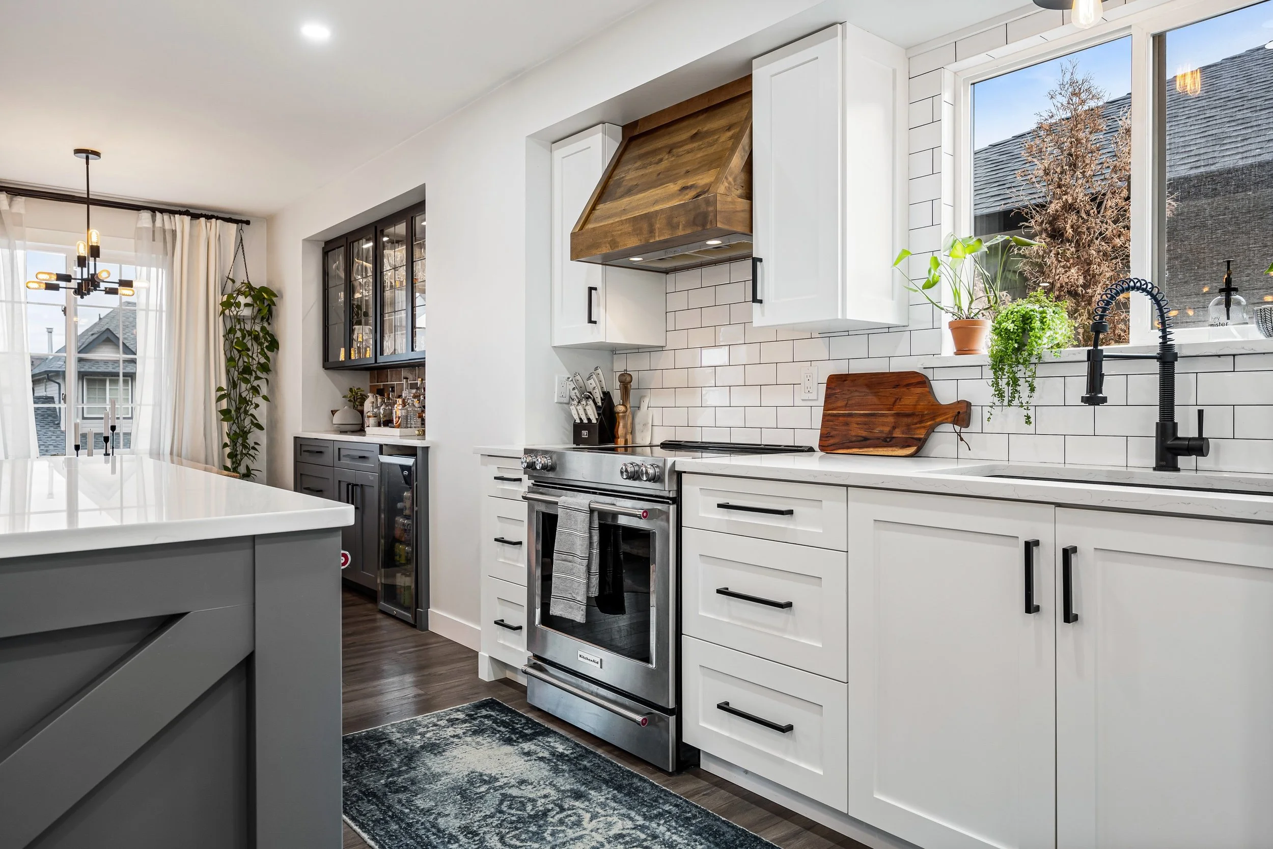 High-End Kitchen Cabinets & Island