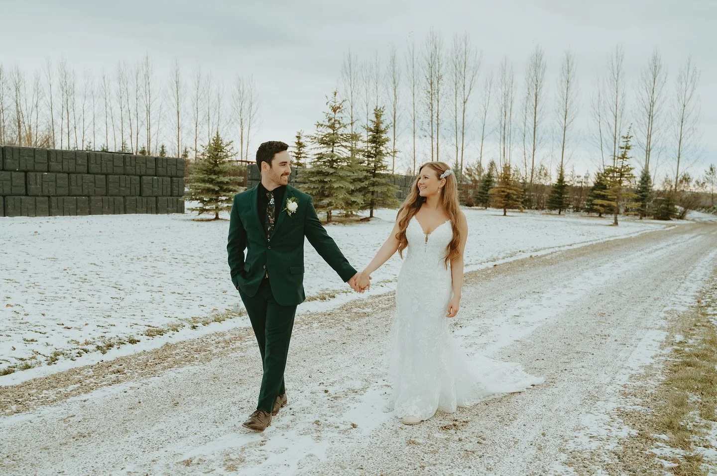 Did you know we host winter weddings? Our whole property turns into a beautiful winter wonderland, and our venue team works hard to transform our indoor venue space to fit your whole wedding day - from ceremony to reception, we got you covered 

P.S.