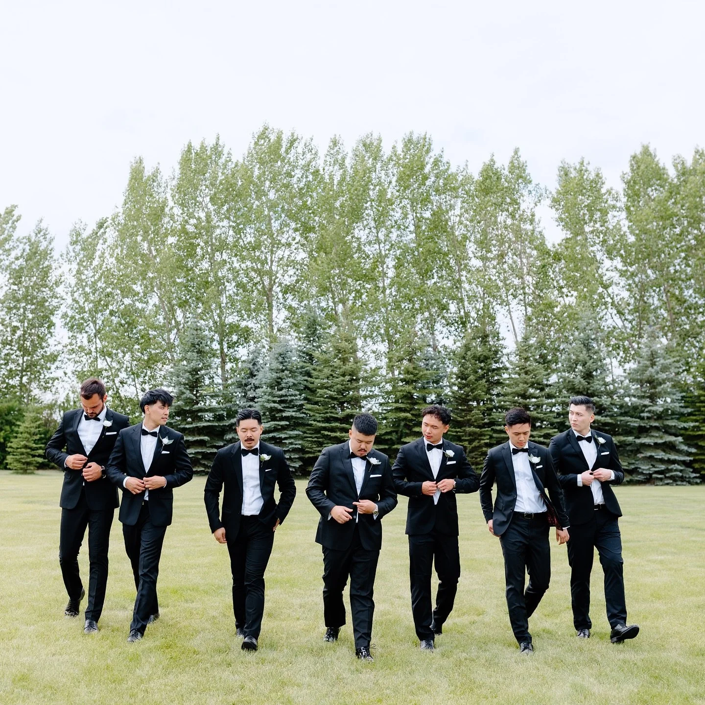 We always love to see the interactions between a groom and his groomsmen - from heartfelt moments to the biggest laughs, you know that the groomsmen always bring the best time to the party 

Venue: @tangledrootsyeg 
Photographer: @joybreitkreutz 
Vid