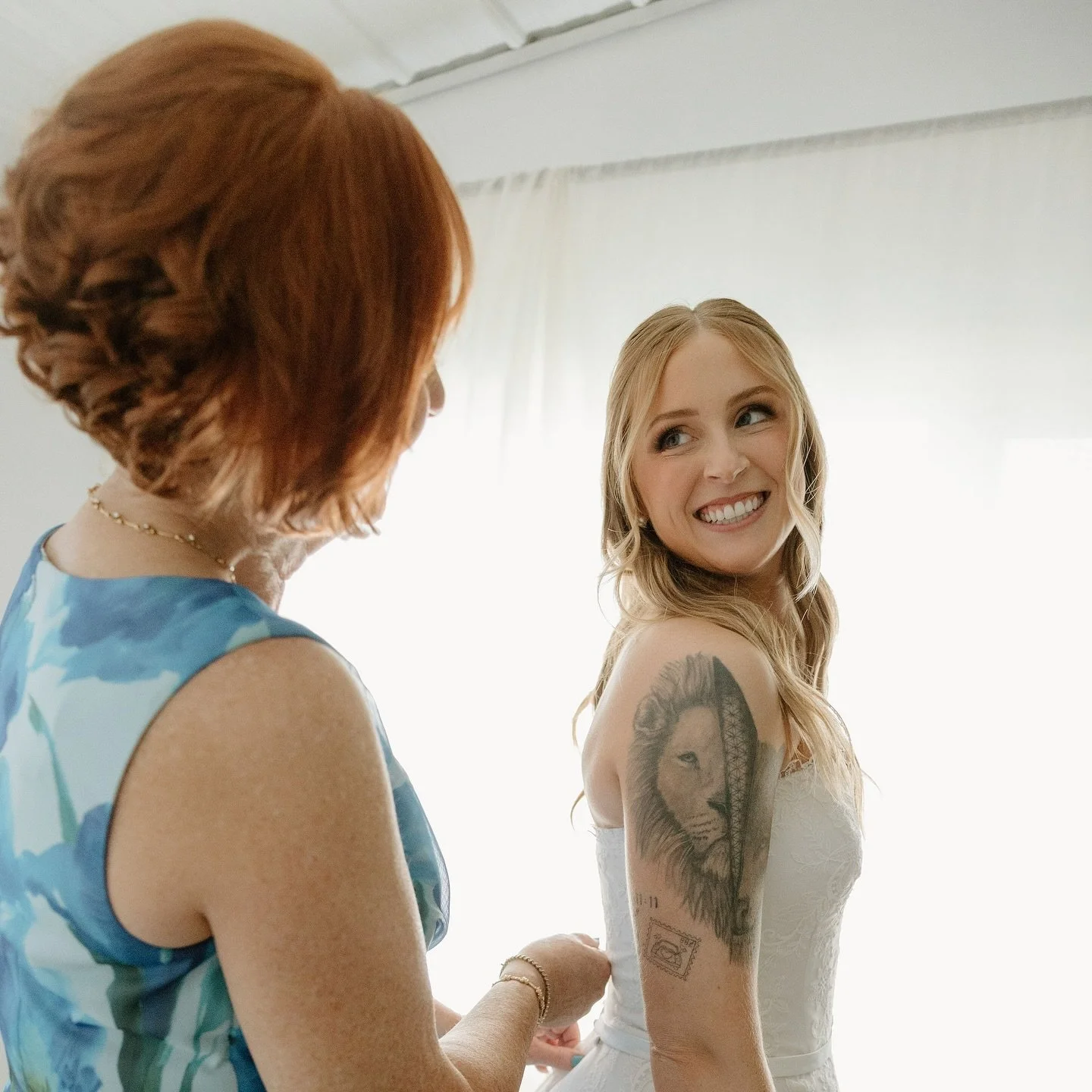 Getting ready shots in our bridal suite are always so fun to see 

Our suite boats over 1200 sq ft of space, natural lighting, private bathrooms, separate changing areas and more! 

It&rsquo;s the perfect space to get ready and enjoy moments with lov