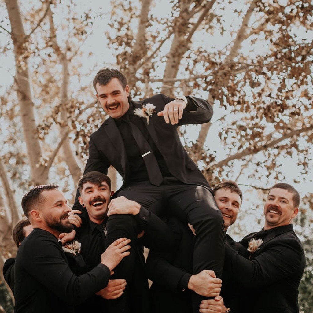 Firm believers that the best photos of the day are the ones you&rsquo;re have the most fun in 

Venue: @tangledrootsyeg 
Coordinator: @yday_wedding 
Photographer: @karlyfordphoto 
Videographer: @gm_films 
HMUA: @glamartistryinc 
Catering: @craddyshac