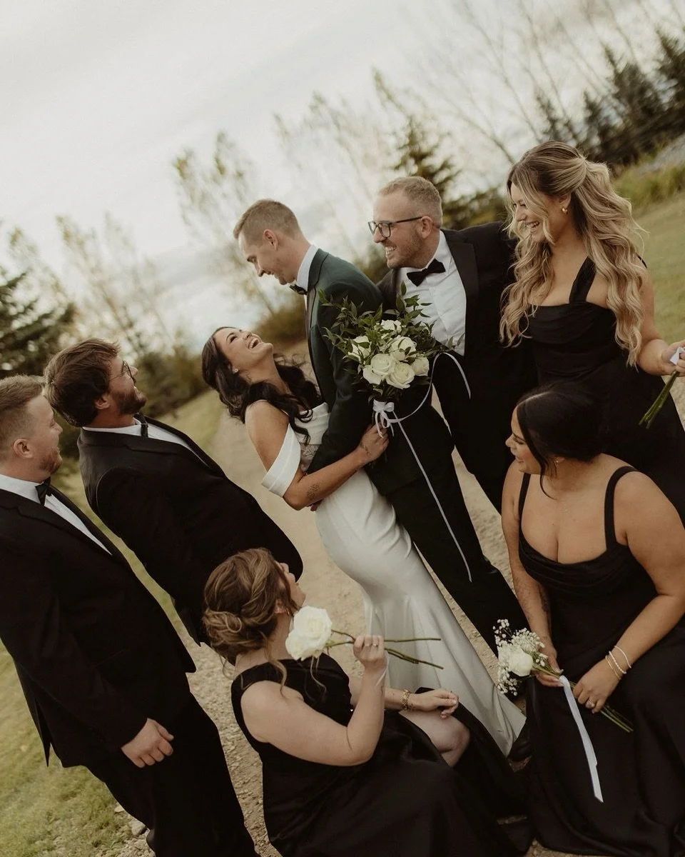 Thinking about setting a dress code for your wedding? Careful - you might just end up with the coolest photos ever 

We loved this all black dress code at Becky &amp; Travis&rsquo; wedding, it made for the most timeless and classic vibe 

Venue: @tan