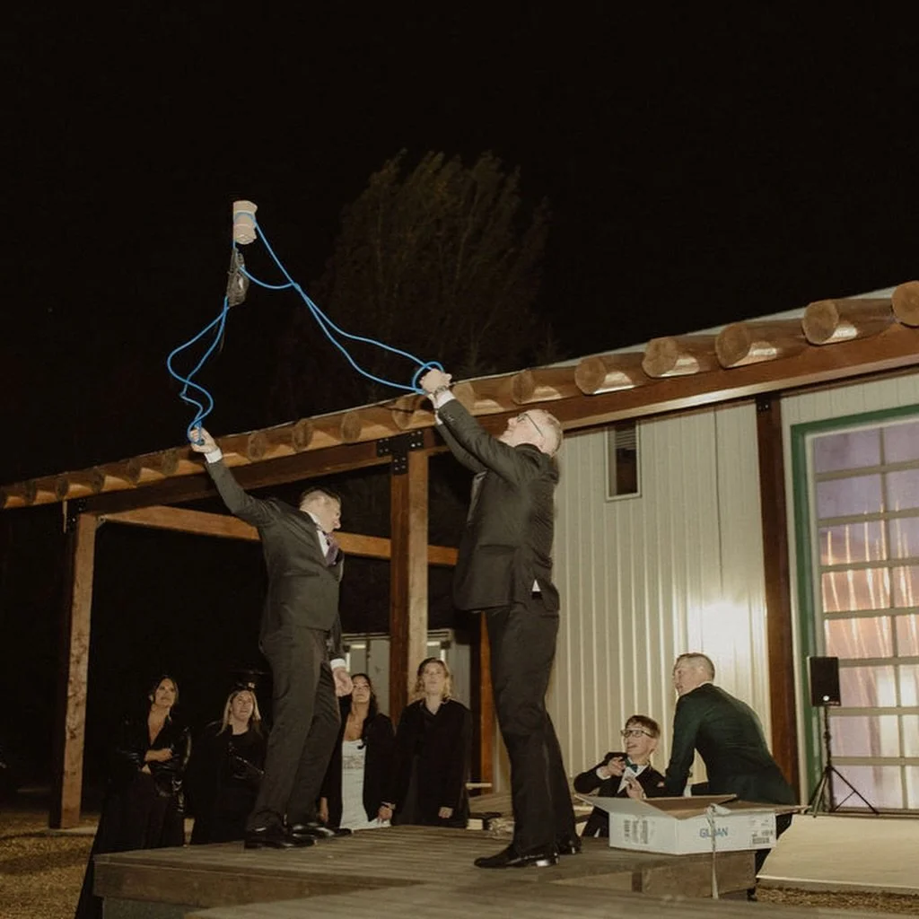 T-shirt cannon at a wedding? Yes please! 

If you&rsquo;re looking for a fun addition to your wedding - this was such a great activity that everyone loved 

Venue: @tangledrootsyeg 
Photographer: @meghandinizphoto 
Coordinator: @oliviafataevents 
Liv