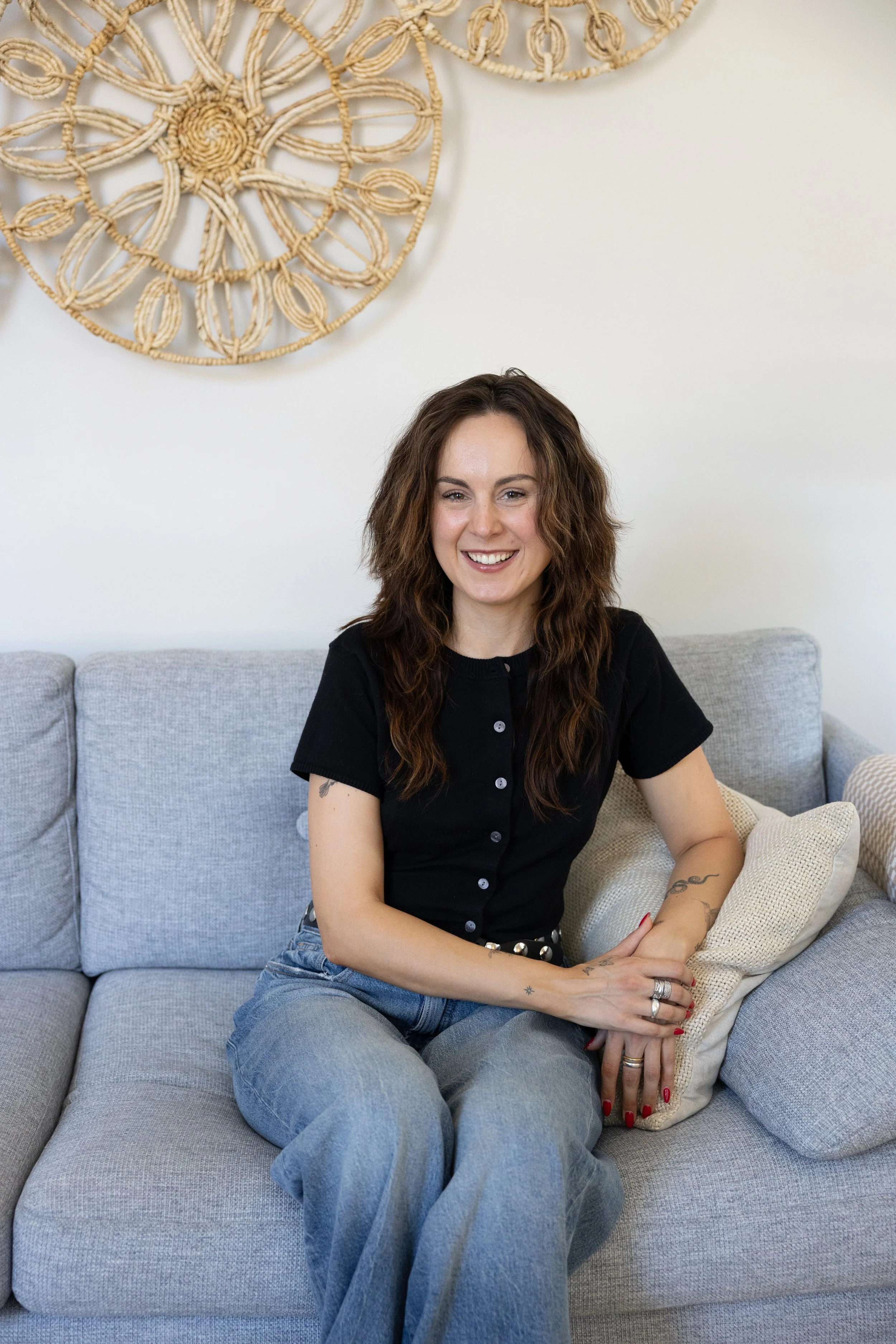 Sarah Ellis Therapist Sitting on the couch