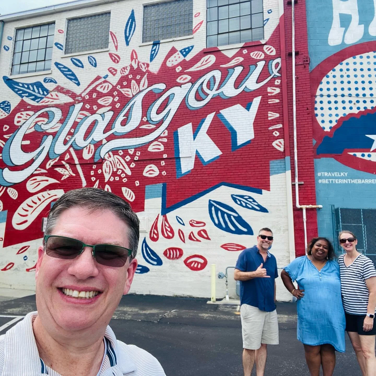 Spent an unexpected hour walking around the town square in Glasgow, Kentucky&mdash;tucked away in Barren County. 🧡 Grabbed some coffee (and apparently the world&rsquo;s best chocolate milk!) at @thehivecoffeeandbakehouse while taking in the small-to