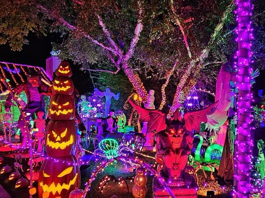 Where pumpkins glow and ghostly pirates put on a show! Don&rsquo;t miss the fabulous and spellbinding Halloween display that is lighting up 8815 Brittany Drive, Louisville. #halloween2025 #halloweenlouisville #halloweenkentuckystyle #emptynesterslife