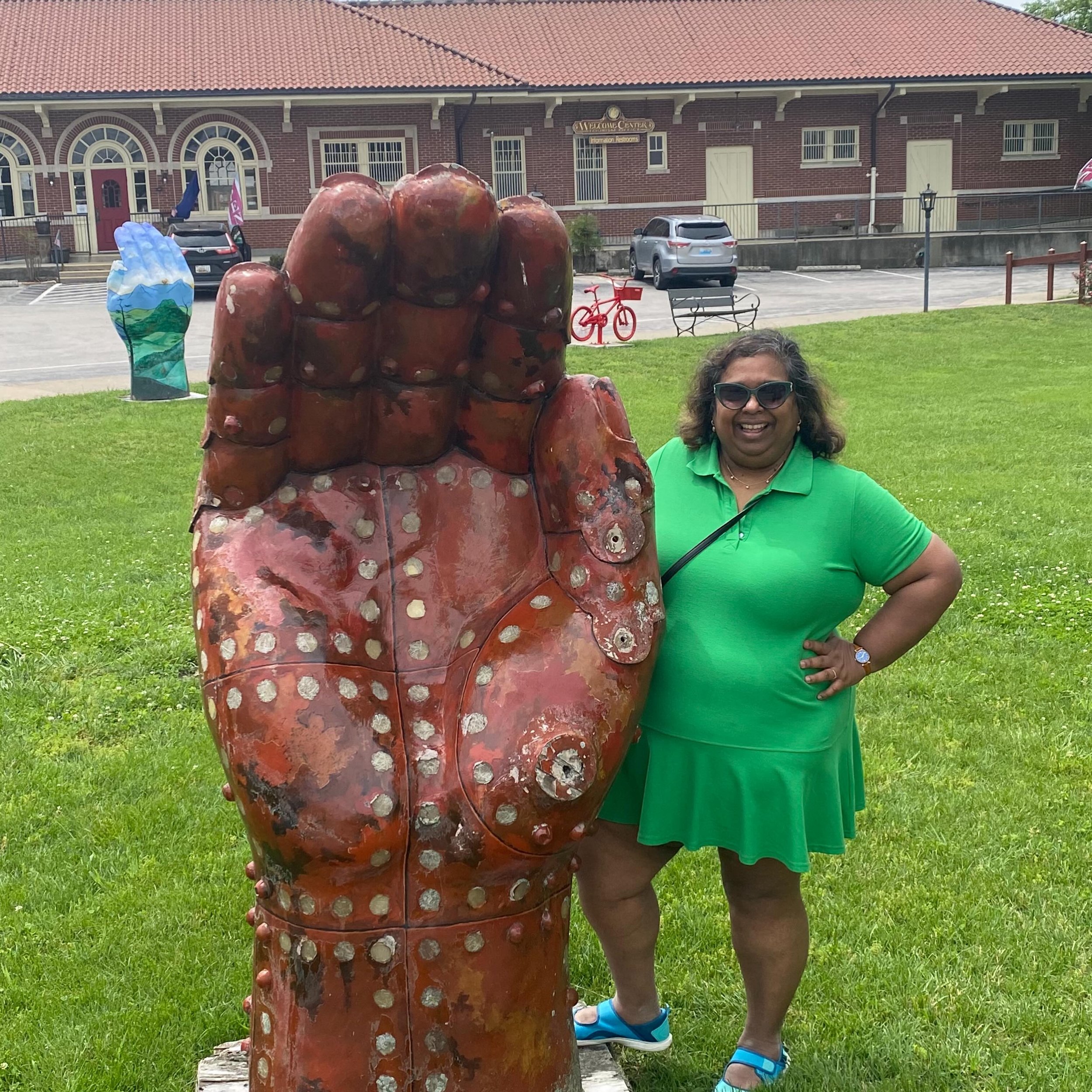 We spent the day in Berea, Kentucky  starting with lunch at Boone Tavern, wandering through the shops in the Old Town Artisan Village, and meeting the most delightful business owners along the way.

Honestly, that may be my favorite part of these lit