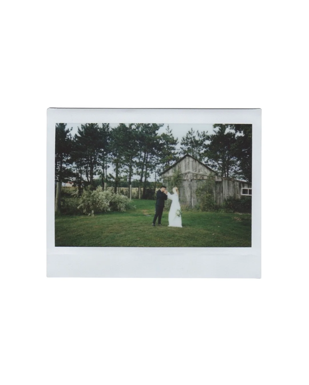 A few more favourites of C+A in the autumn light at @domainestsimon

dress @boutique1861
hair @alyyourcolortech
content creator @em.evenementiel
dev/scan @thecanadianfilmlab

#montrealweddingphotographer #filmweddingphotographer #35mm