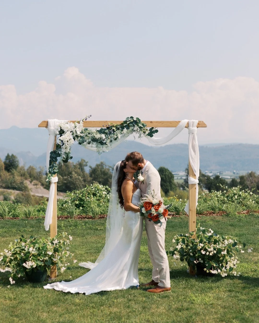 moments from a sunny celebration in Abbotsford last year ❣️ second shot for @annikamariebrown