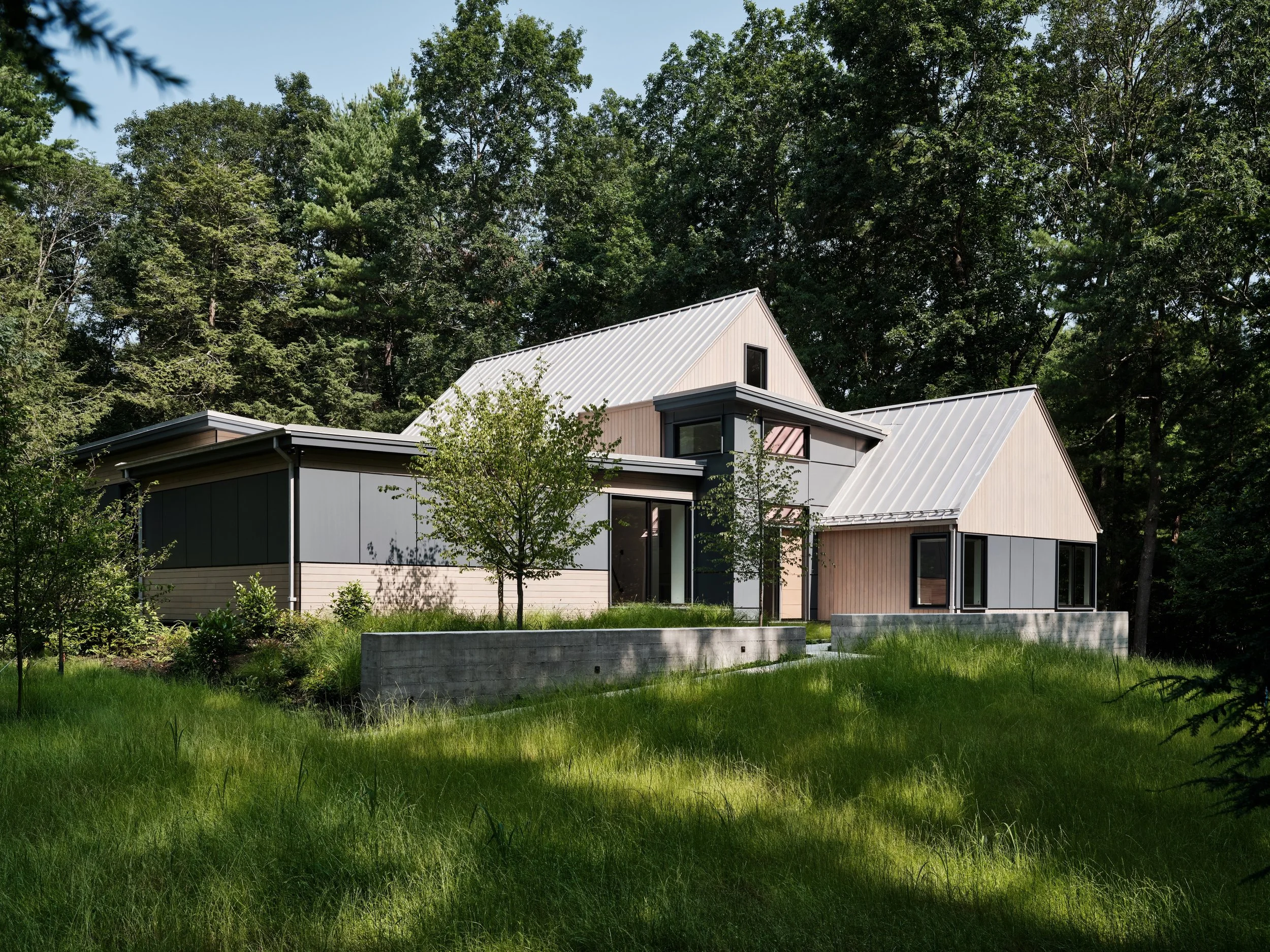 FAMILY CLUBHOUSE