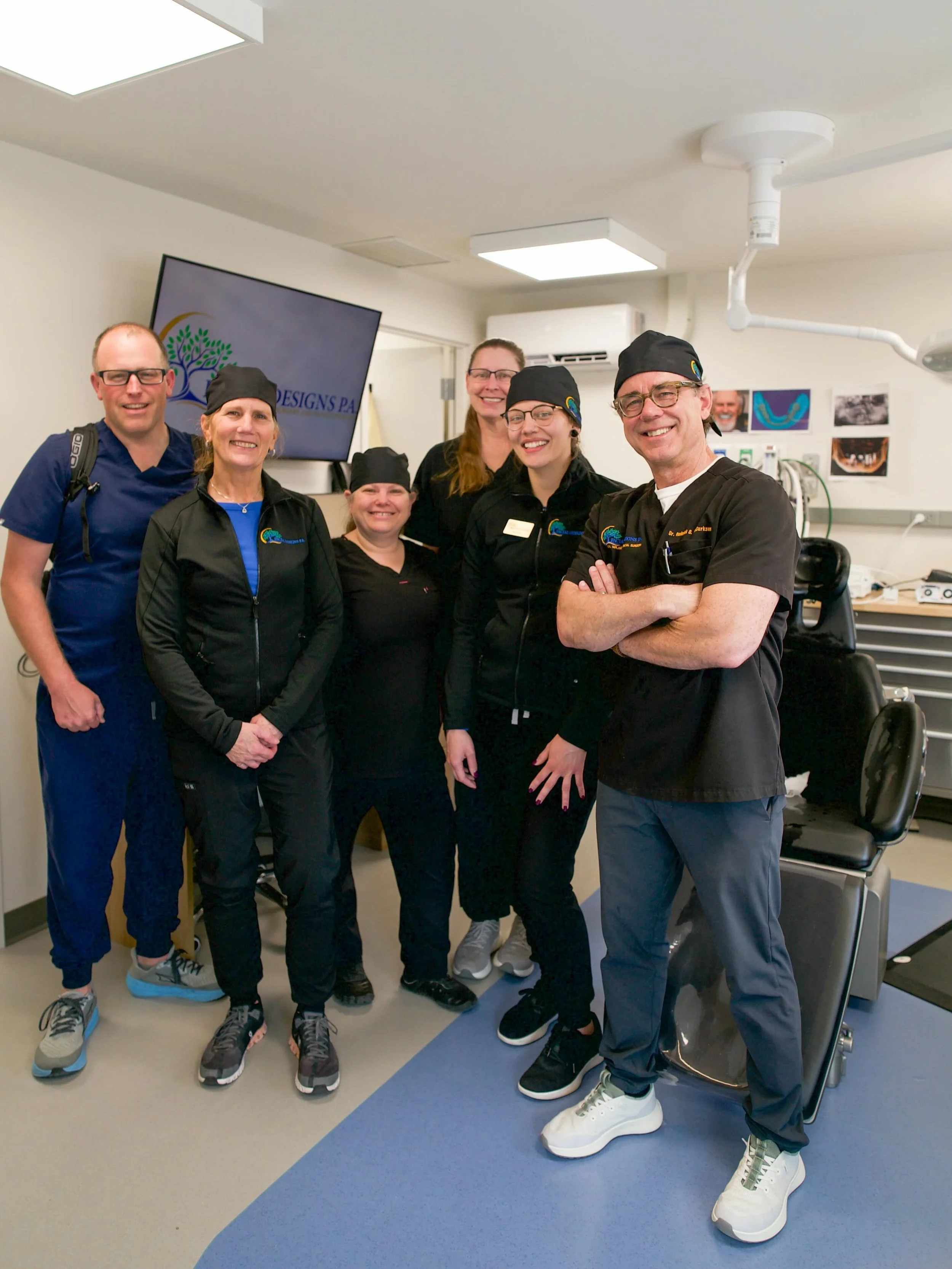 Behind every successful full-arch case is a team working in sync. Our territory reps partner closely with doctors and their teams to create a smoother workflow, predictable results, and confidence at every step.