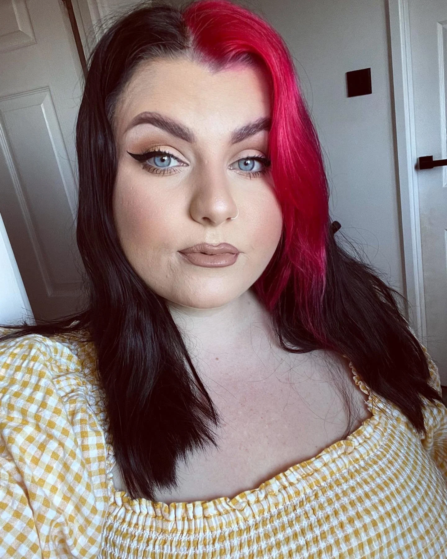 ❤️❤️❤️
𝙱𝚛𝚘𝚠𝚜:
@got2b Glued 4 Brows
@nyxcosmetics Micro brow pencil in Espresso
𝙴𝚢𝚎𝚜:
@maccosmetics Pro longwear paint pot in Painterly
@bperfectcosmetics Antidote palette
@nyxcosmetics Epic ink liner
@maccosmetics Mac Stack Mascara
?
