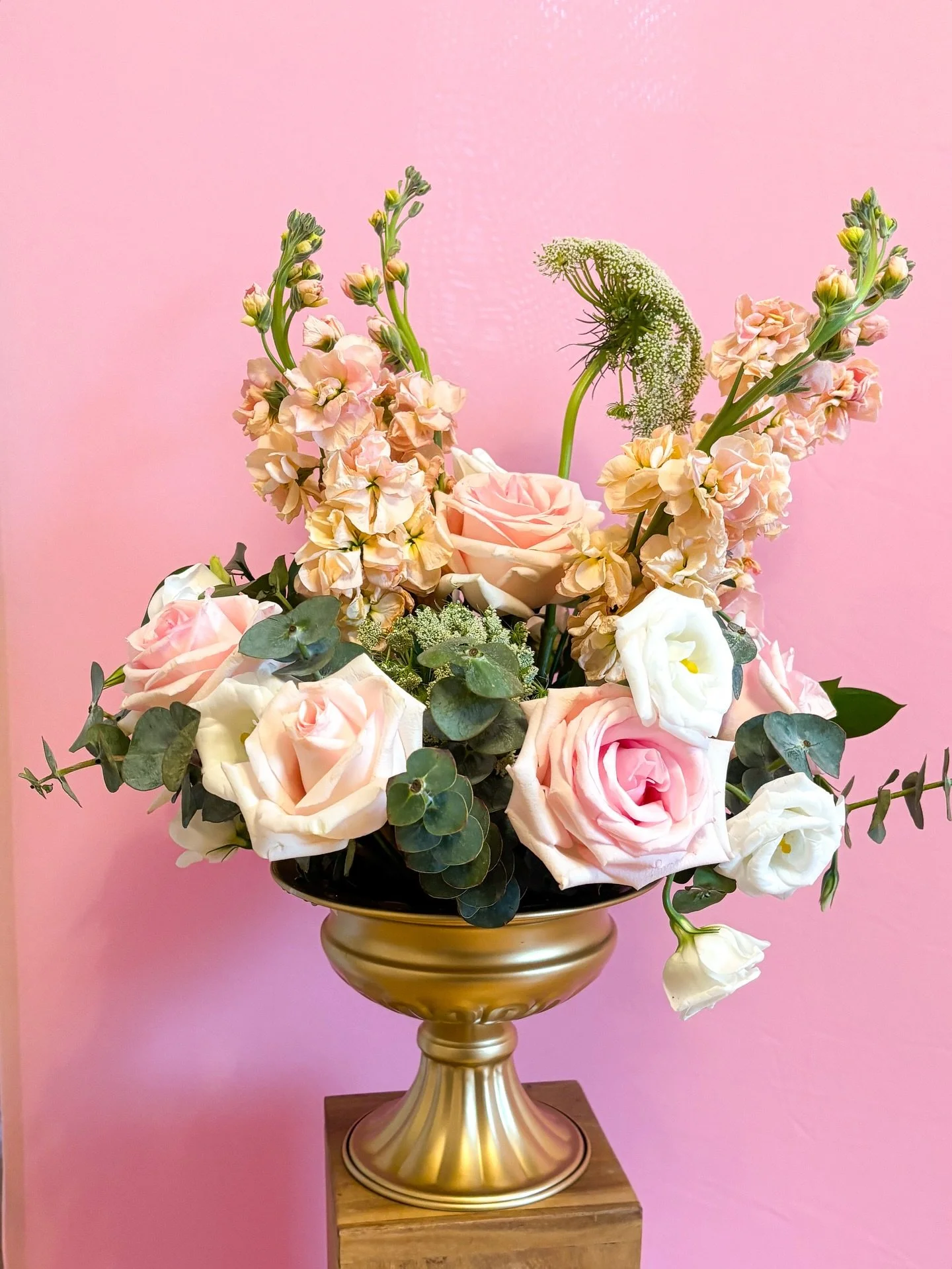 Pops of pink for Kate before she pops! 🤰🌸

#torontoevents #babyshower #flowersofinstagram #torontoflowers #torontoflorist #girlsloveflowers #eventflorist #pinkflorals #pinkaesthetic