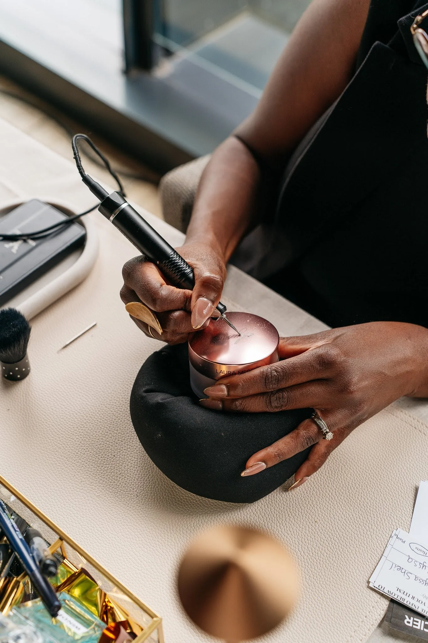 Live Engraving - Beauty &amp; Fragrance