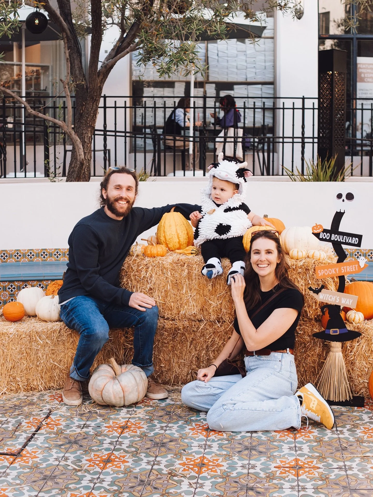 In Santa Barbara, trick-or-treating happens twice a year! We had a blast welcoming families in costume to Paseo Nuevo this weekend 🎃
Hitting downtown in your Halloween costume this week? Stop by our hay display in Center Court for some adorable pho