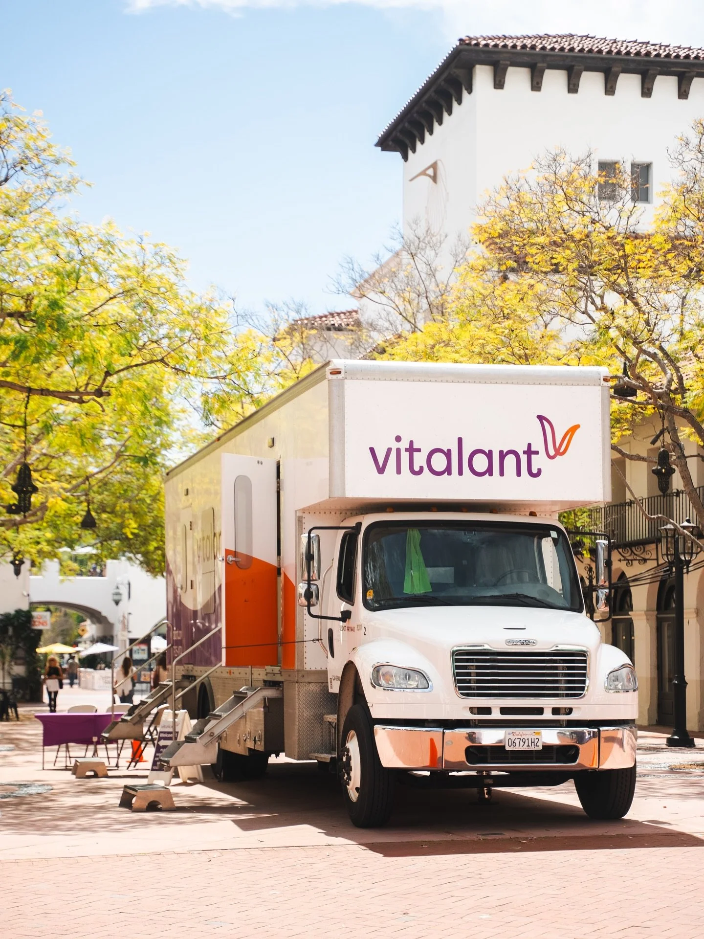 Blood drive today with @vitalantca at Paseo Nuevo 💗 Donate and receive a coupon for free truffle fries from Eureka! 🍟 

Vitalant donors who give from April 6-30th are entered into a drawing to win one of two $10,000 gift cards.

Walk-ins available!